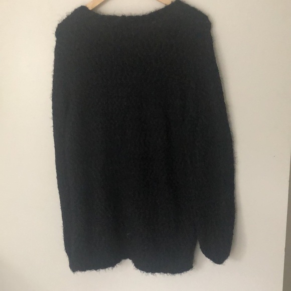 Black sweater - Picture 3 of 3